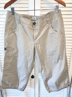 Dockers khaki Capri pants women’s mid rise curvy size 14